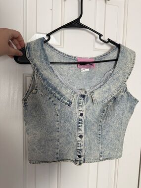 Rare vintage Button-Front Acid Wash Denim Crop Top - Light Blue. M size.